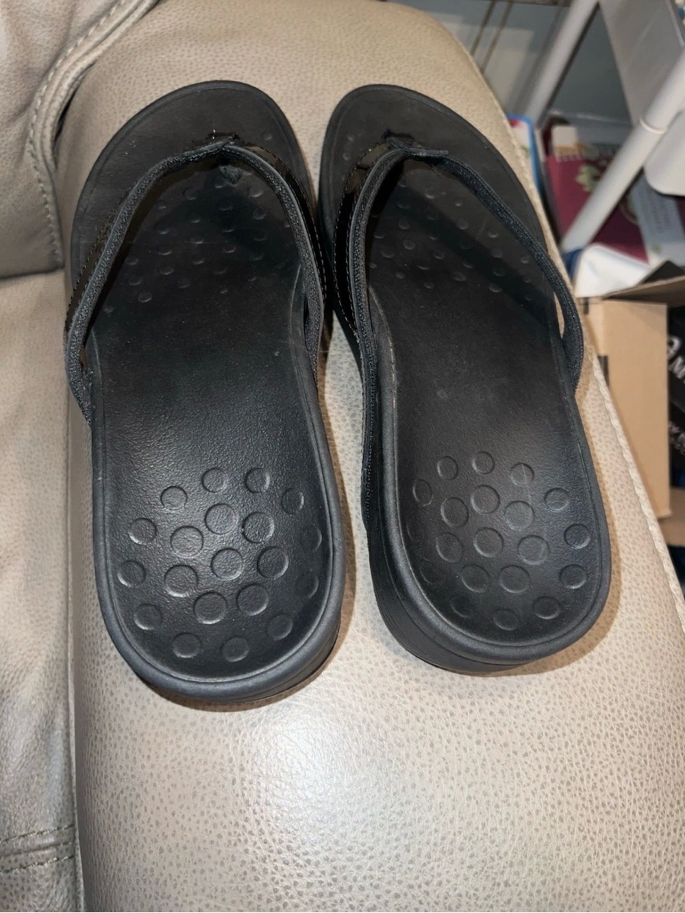 Vionic High Tide Thong Patent Trim Sandal Women's Size 9 GUC! - Picture 9 of 10